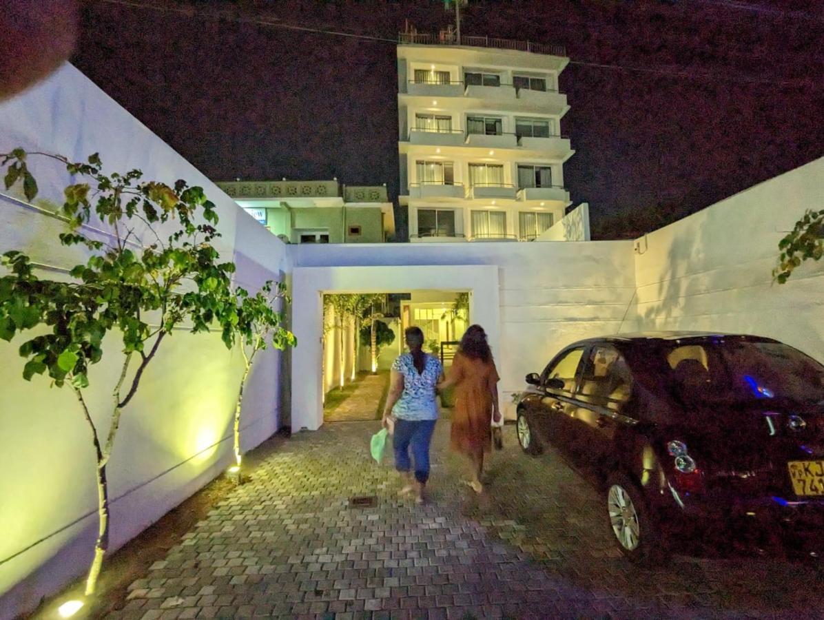 Hotel Marine At Negombo Beach Exterior photo