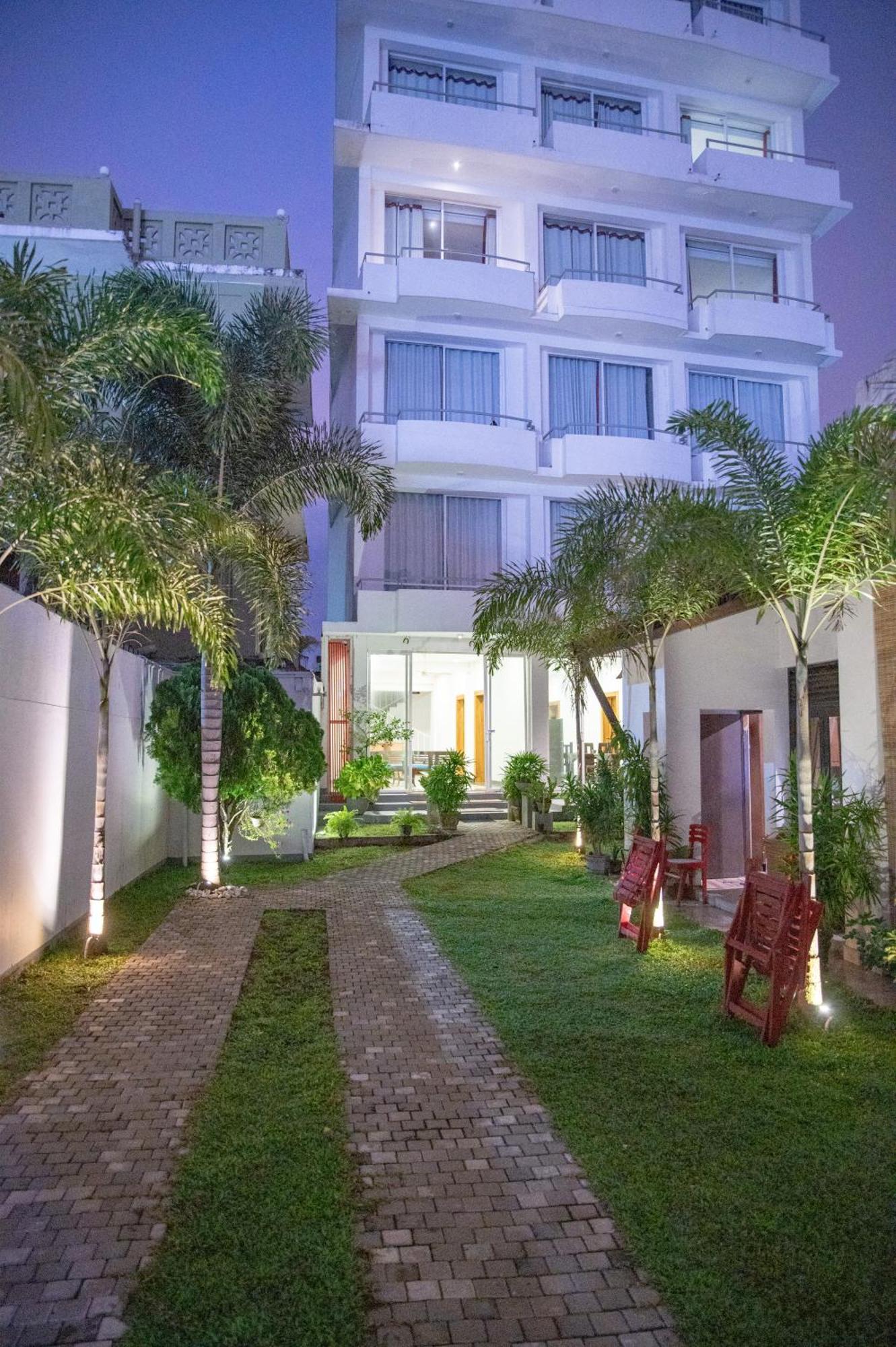 Hotel Marine At Negombo Beach Exterior photo