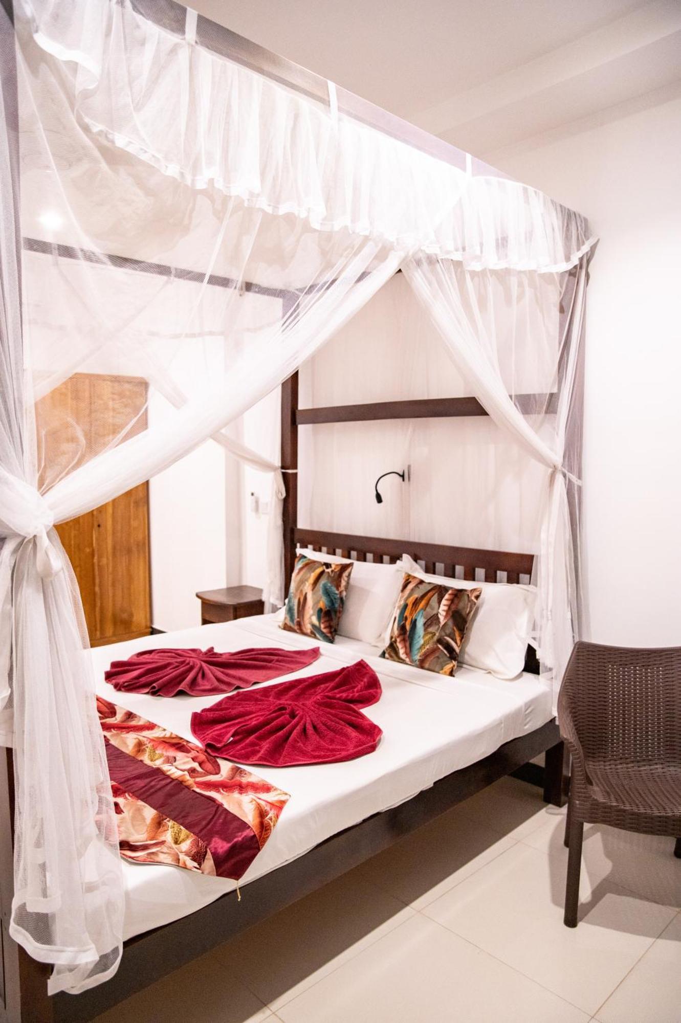 Hotel Marine At Negombo Beach Exterior photo