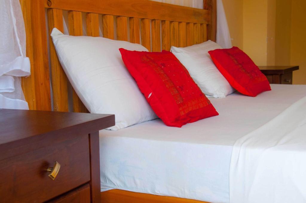 Hotel Marine At Negombo Beach Exterior photo