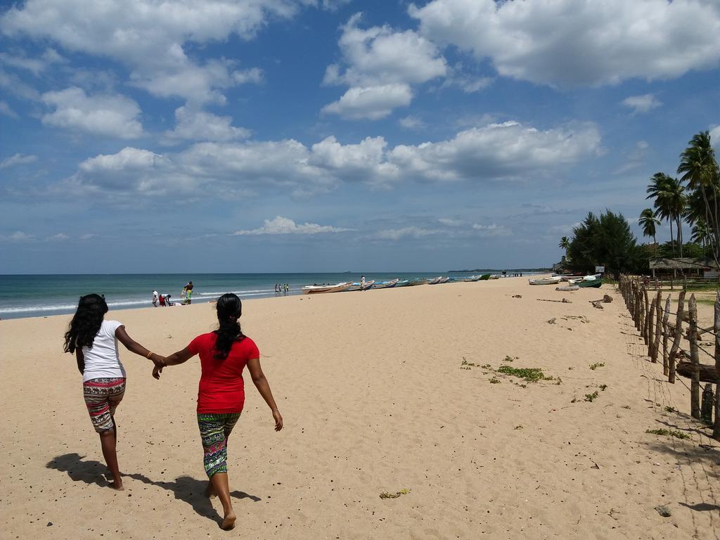Hotel Marine At Negombo Beach Exterior photo
