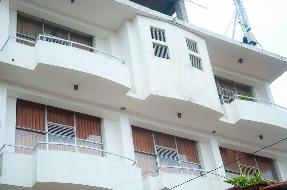 Hotel Marine At Negombo Beach Exterior photo